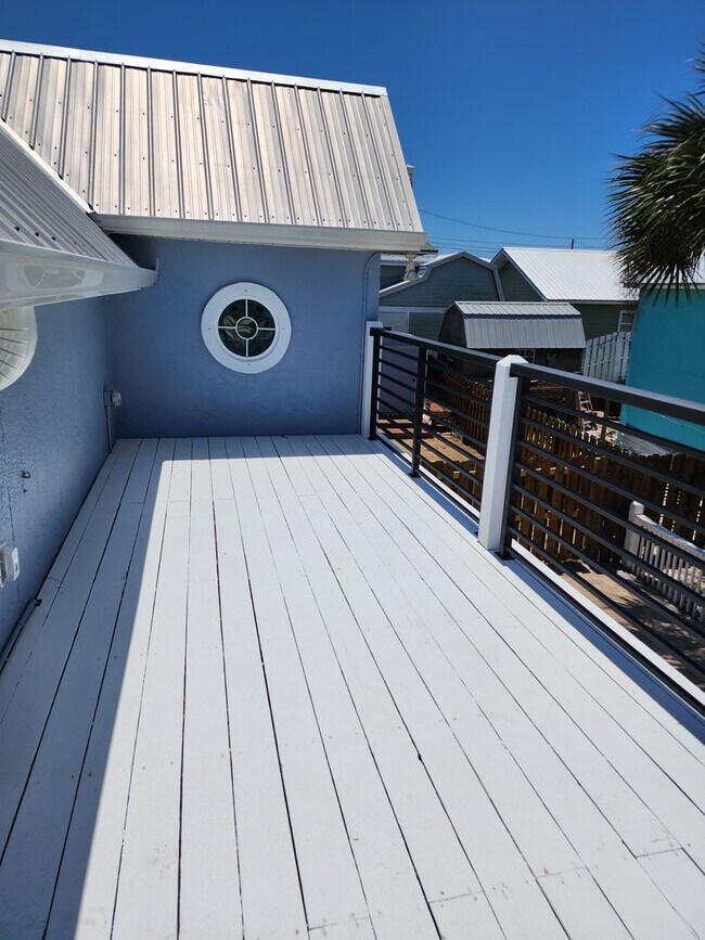 Building Photo - Beach Cottage