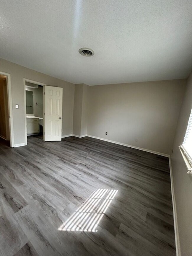Building Photo - 7037 N Fisk Ct