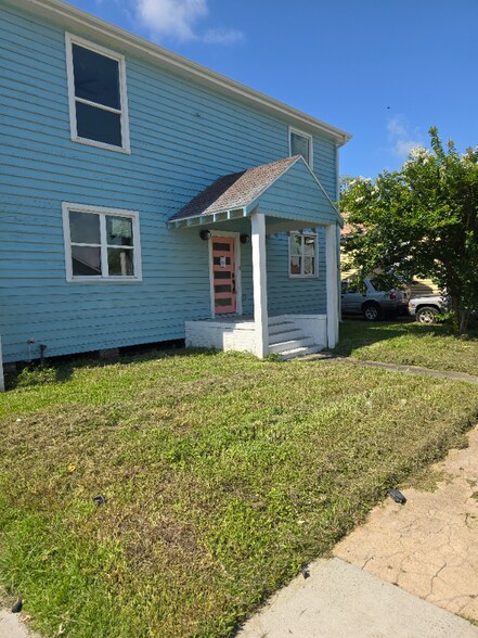 Building Photo - 4305 Ave S