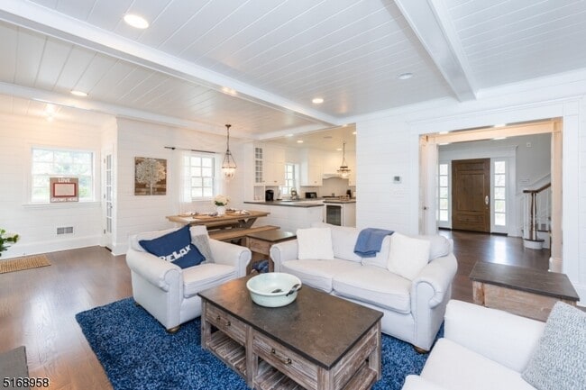 Building Photo - 309 Sleepy Hollow Ln