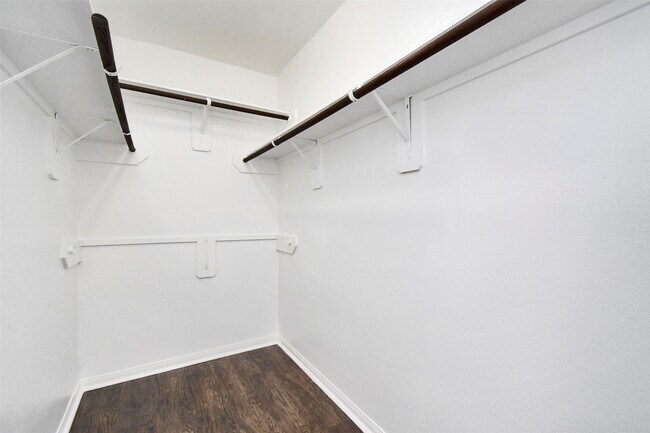 Building Photo - 18638 Lansdowne Stream Path