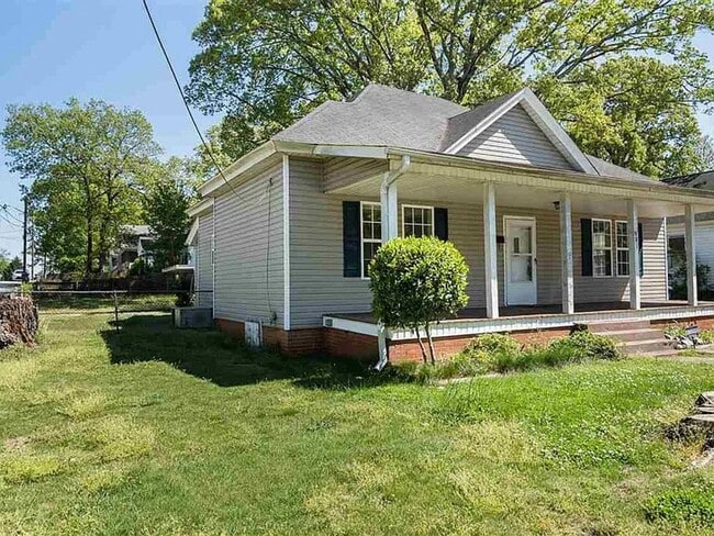 Building Photo - Comfortable Living in a Convenient Location