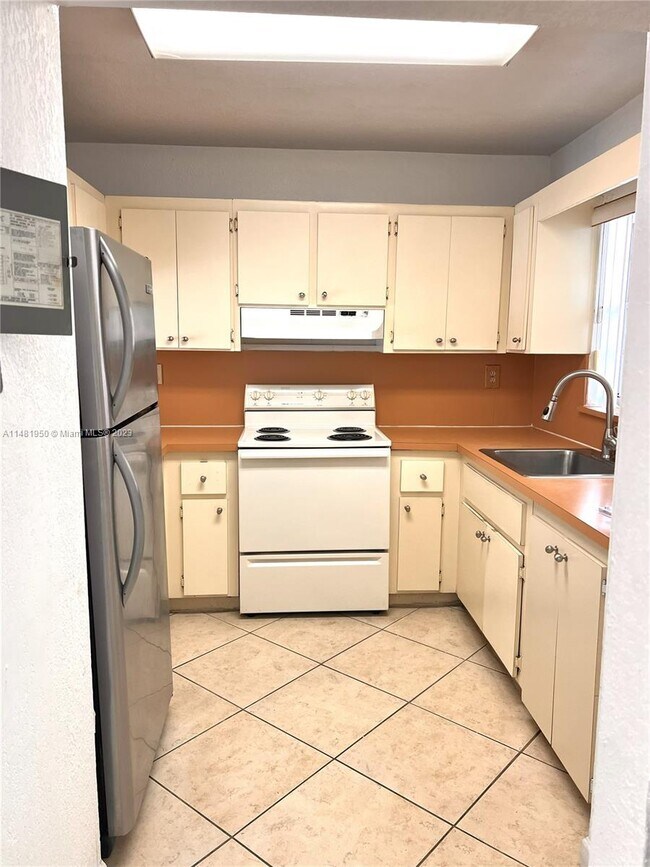 Primary Photo - 401 NW 72nd Ave