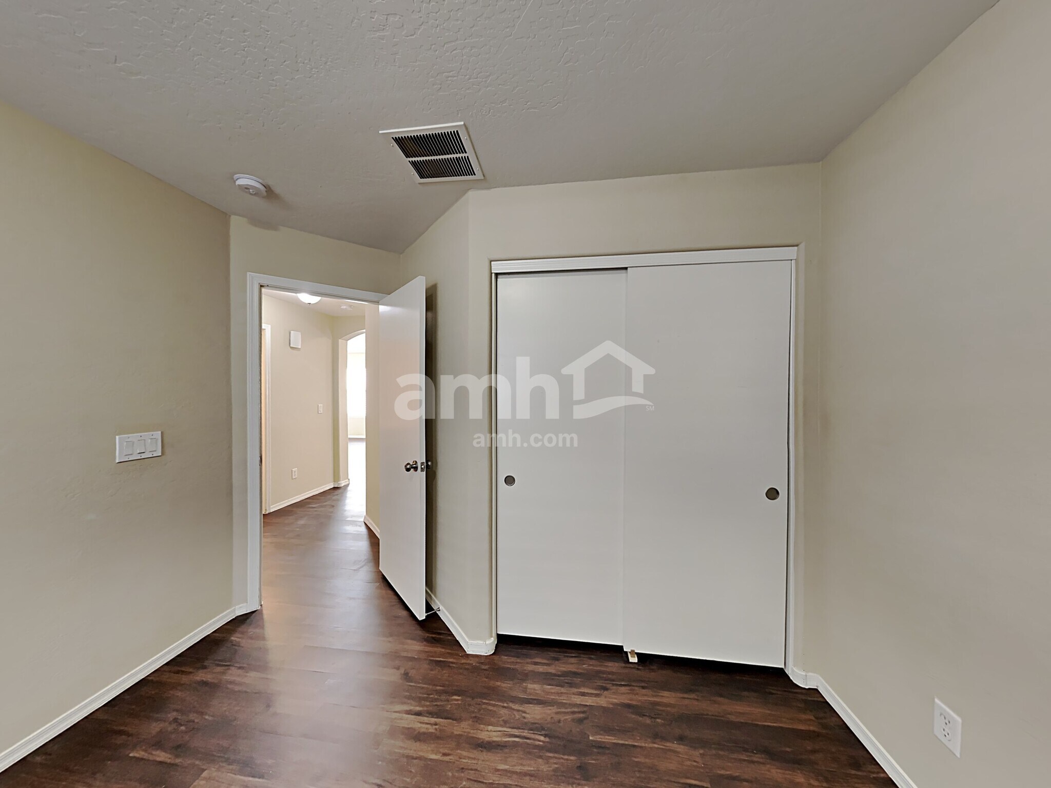 Building Photo - 25780 W Elwood St