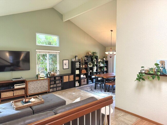 Building Photo - Spacious and modern 3 bedroom home within the prestigious Terraces of Cantebria subdivision.