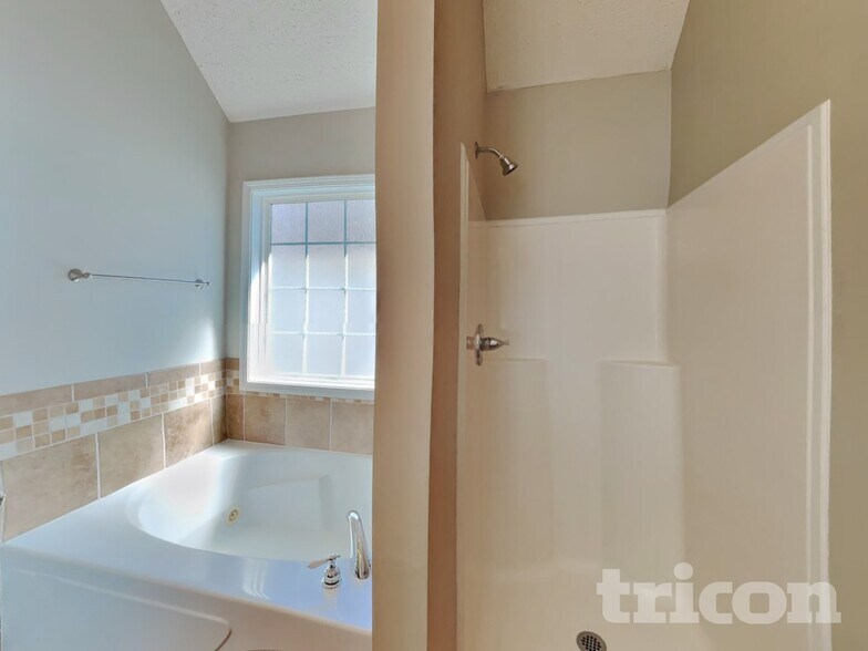 Building Photo - 3479 Melrose Dr