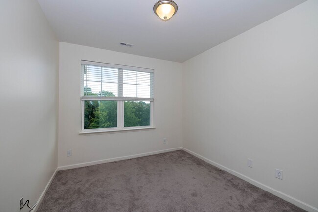 Building Photo - BEAUTIFUL 3BD 2.5 BTH Apartment home RAINT...