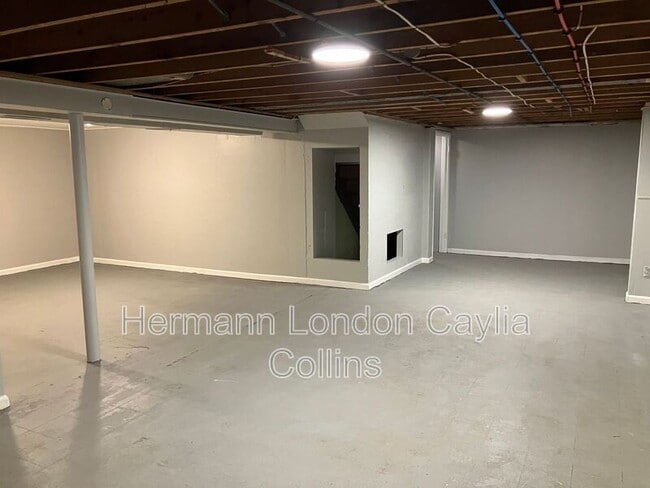 Building Photo - 11016 Saginaw Dr