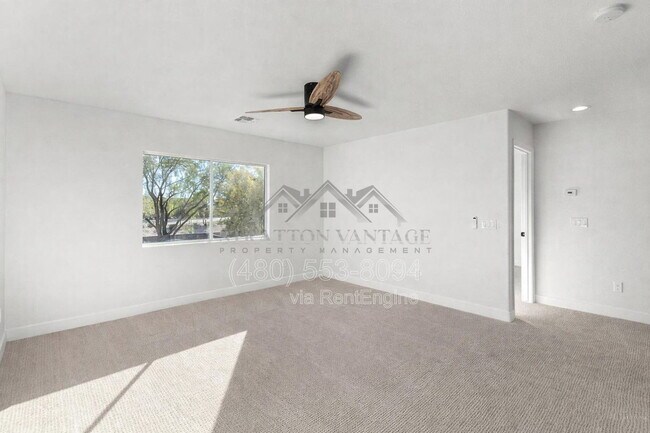 Building Photo - 1005 E Stirrup Ln