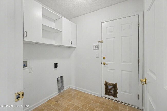 Building Photo - 1290 Ardmore St