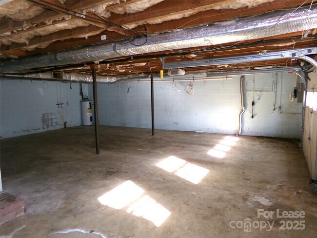 Building Photo - 507 Valleyview Dr