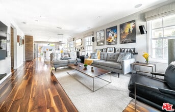 Building Photo - 3769 Greenwood Ave