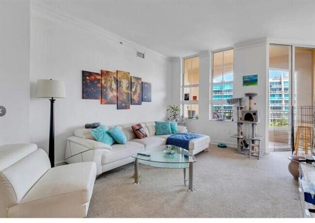 Building Photo - 3001 NE 185th St