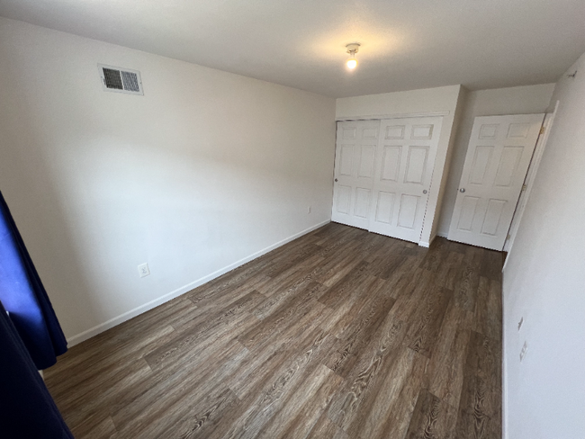 Building Photo - 143 Admiral Ln