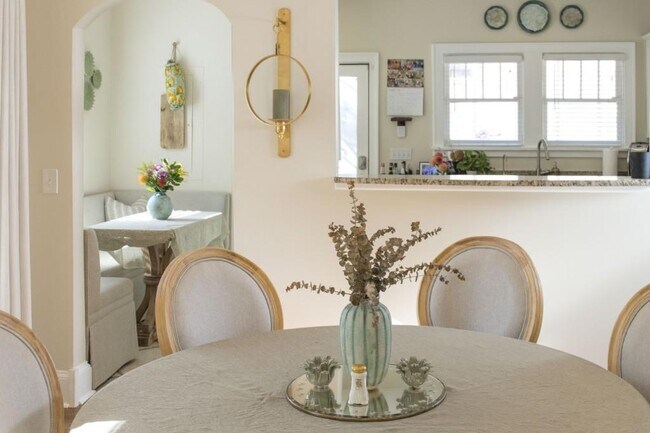 Building Photo - 801 Durant Pl NE