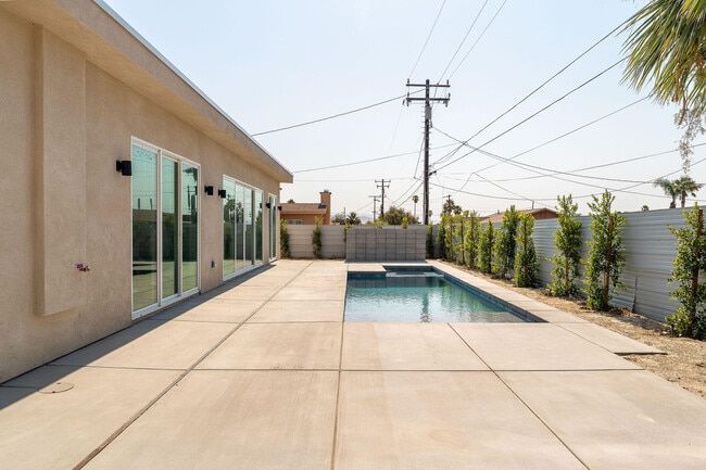 Building Photo - 361 W Sunview Ave