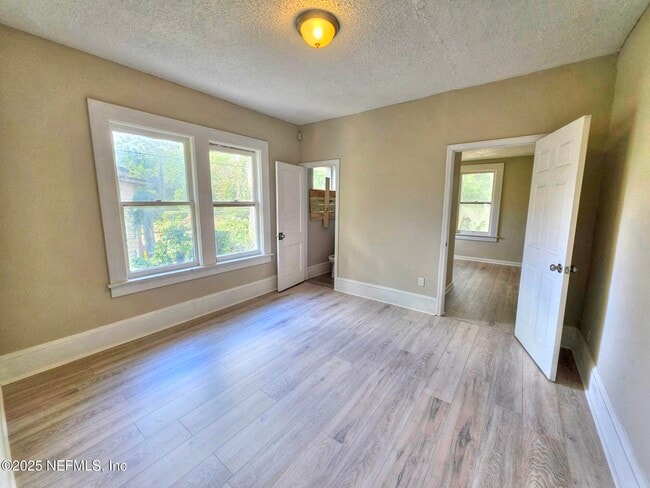 Building Photo - 213 W 24th St