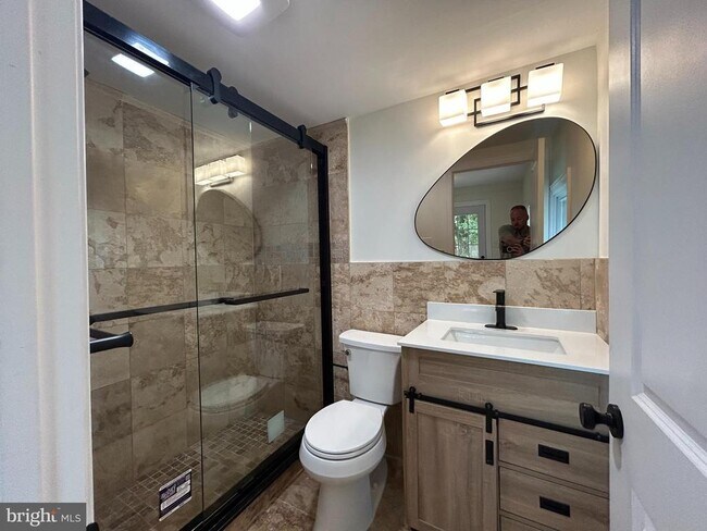 Building Photo - 5 Locust St