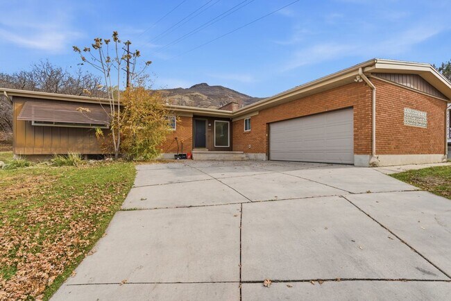 Building Photo - 4070 College Dr