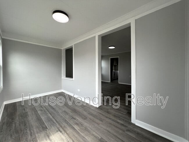 Building Photo - 318 Main Rd