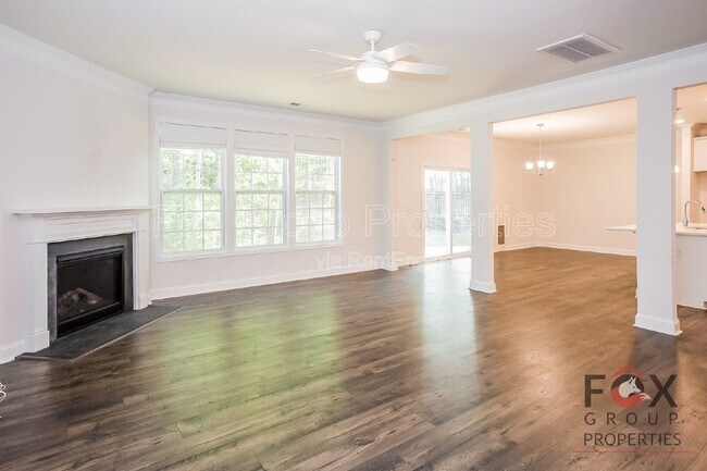 Building Photo - 313 Streamwood Rd