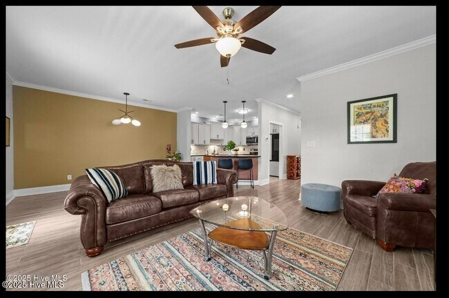 Building Photo - 1625 Brook Hollow Dr