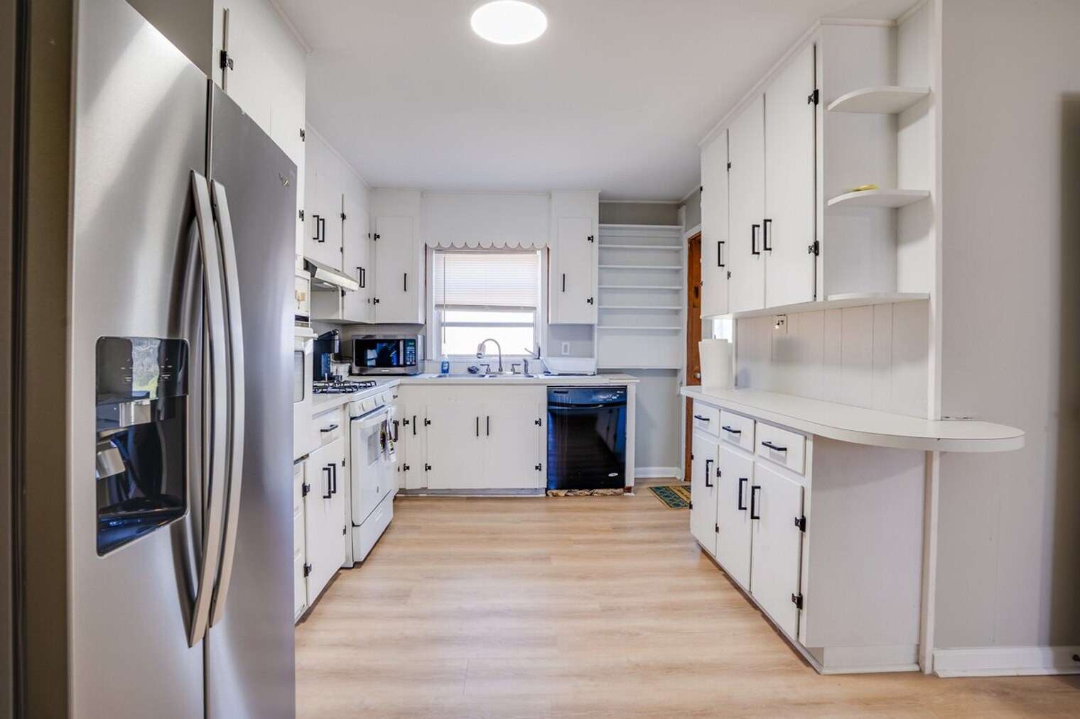 Building Photo - 218 Cactus St