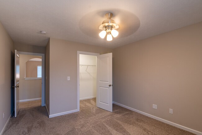 Building Photo - 453 Arrowwood Dr