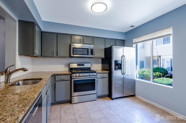 Building Photo - 1050 Schmidt Ln