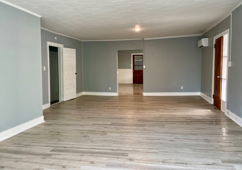 Main Living Area - 520 Main St