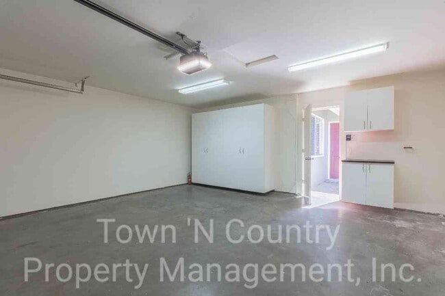 Building Photo - 3 Bedroom, 2 Bath Creekside Condo Available Now!