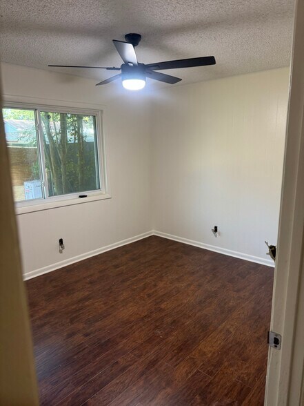 Building Photo - 1512 Terrace Dr