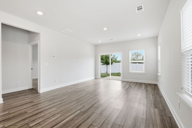 Building Photo - Modern 4-Bedroom Nashville Home with Sleek Contemporary Finishes