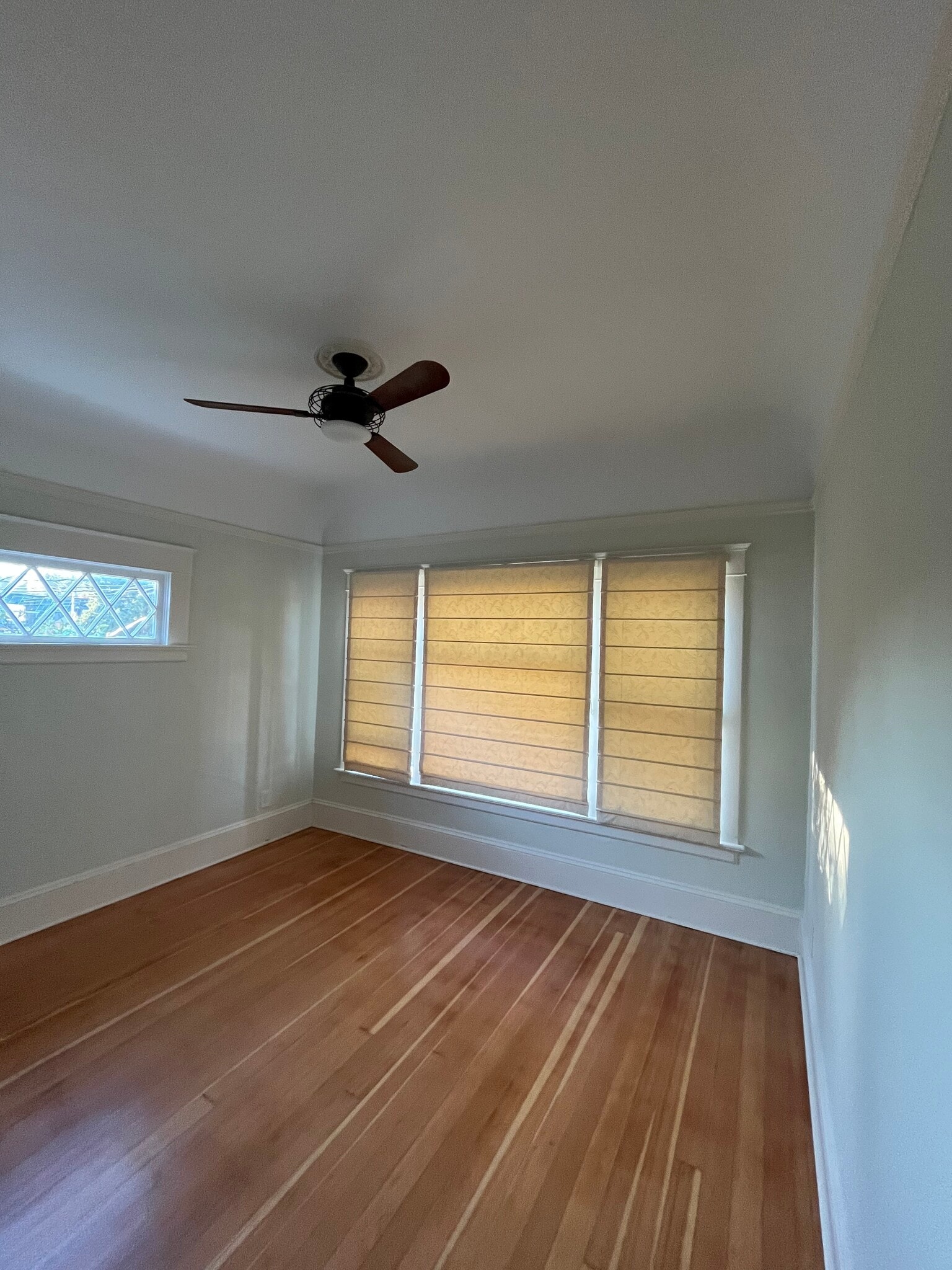 Larger room - 305 Mission St