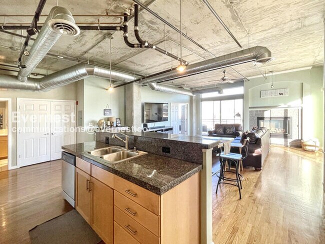 Building Photo - 3201 Shoshone St