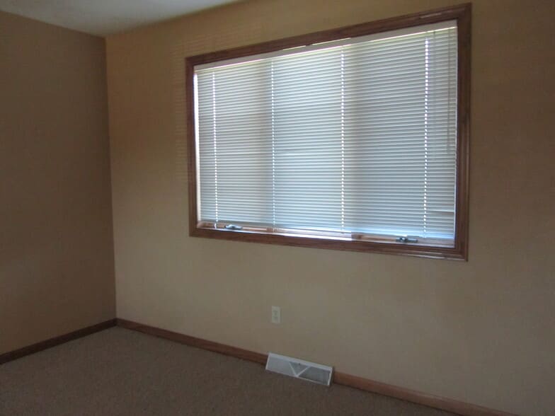 Building Photo - N511 Willowcrest Ct