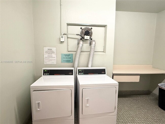 Building Photo - 300 NE 14th Ave