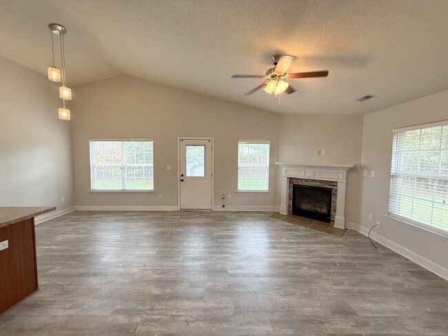 Building Photo - 211 High Green Dr