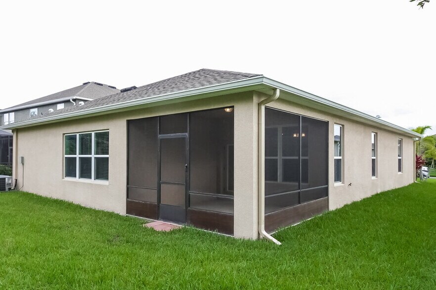 Building Photo - 8843 39th St Cir E