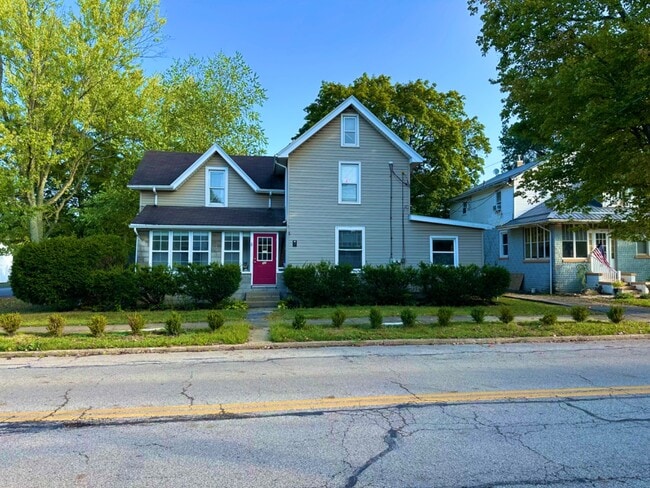 Primary Photo - 18 E Salem St