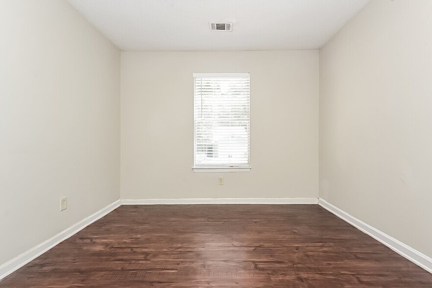 Building Photo - 68 Hampton Oaks Dr