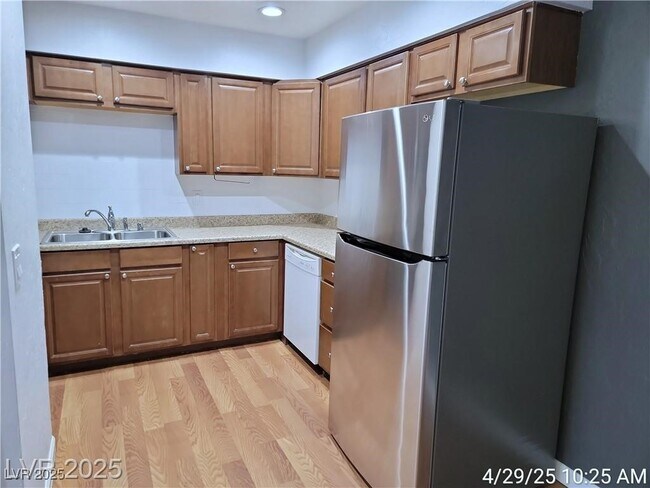Building Photo - 3151 N Soaring Gulls Dr
