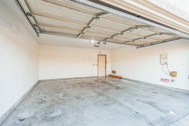 Building Photo - 78701 Ave 42