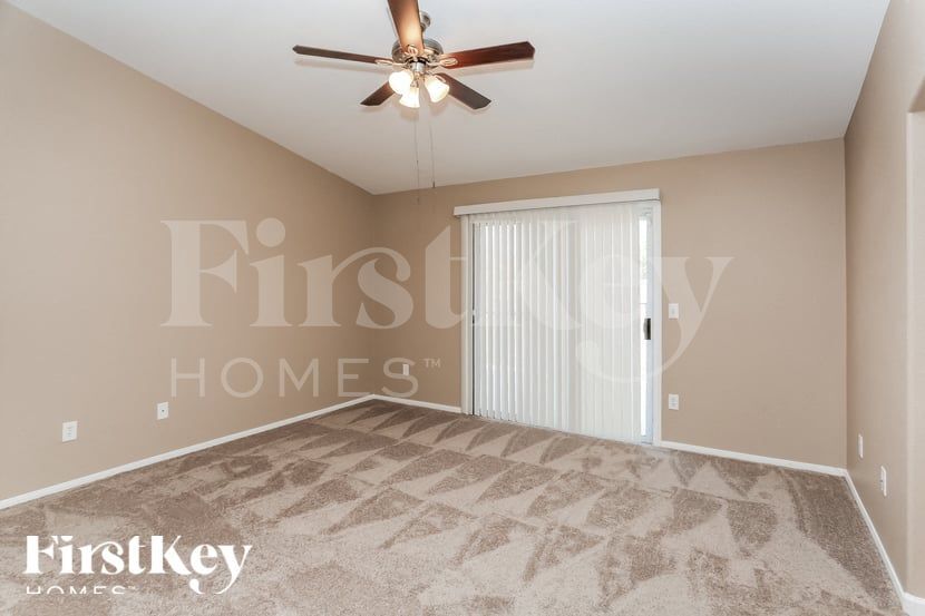 Building Photo - 1118 Sport of Kings Ave