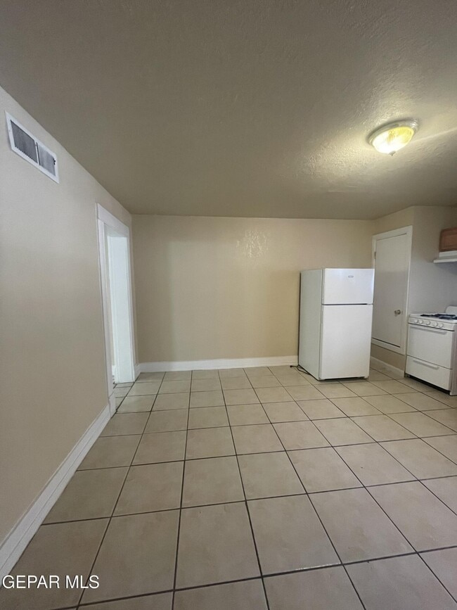 Building Photo - 3419 La Luz Ave