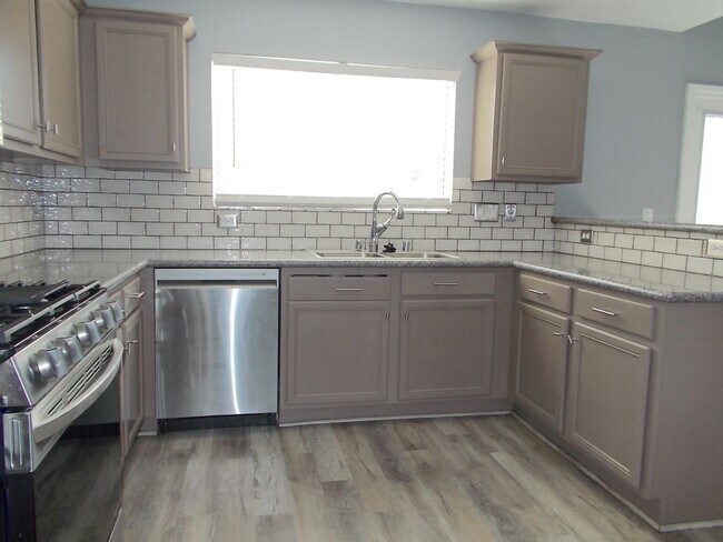 Building Photo - Modern 3-Bedroom Home in Prime Location with Stylish Upgrades