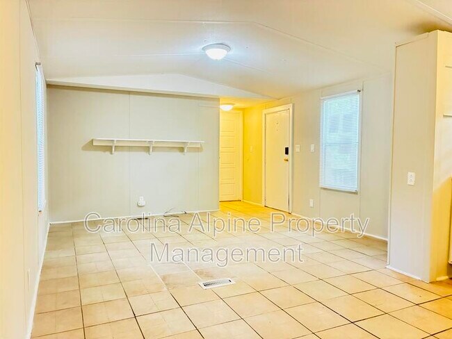 Building Photo - 143 Bluebird Ln
