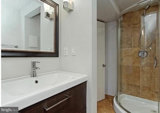 Building Photo - 137 W Reed Ave