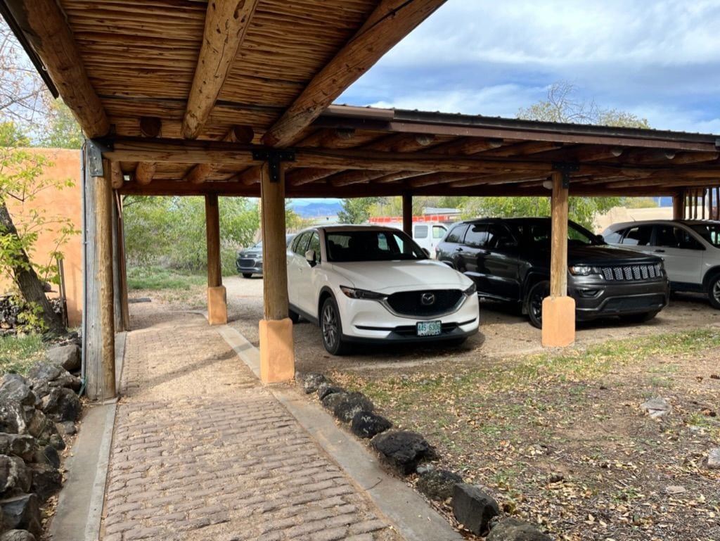 Building Photo - 128 Dona Ana Dr