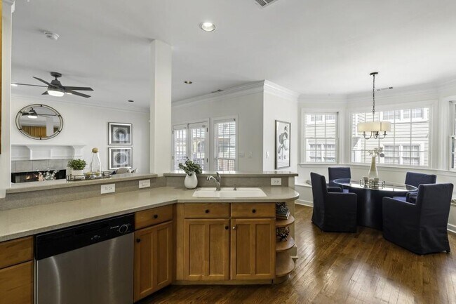 Building Photo - 78 Crumley St SE